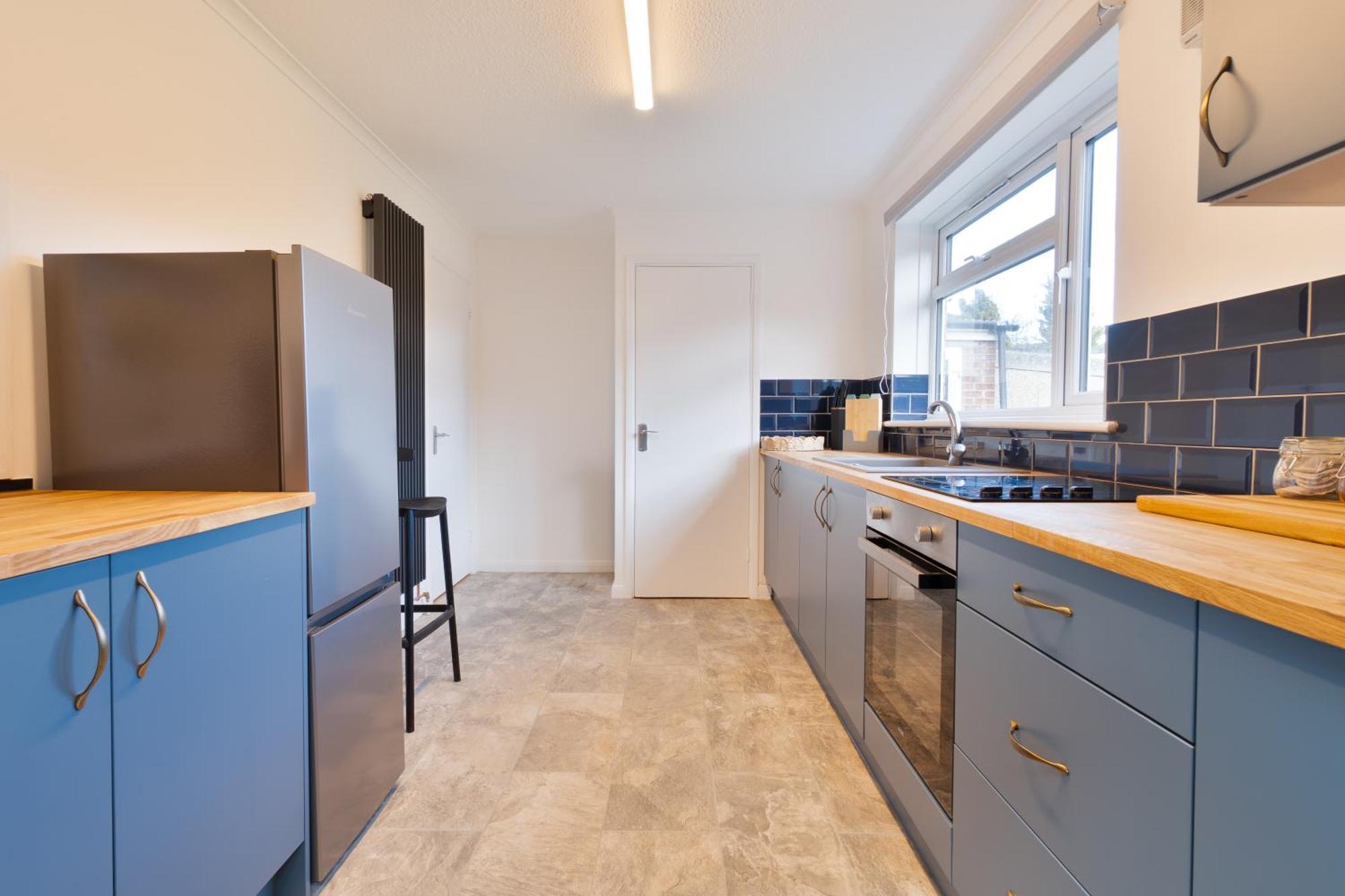 Stylish 4 Bedroom Spacious Retreat With Parking - Sleeps 10 - Families & Contractors Canterbury Dış mekan fotoğraf