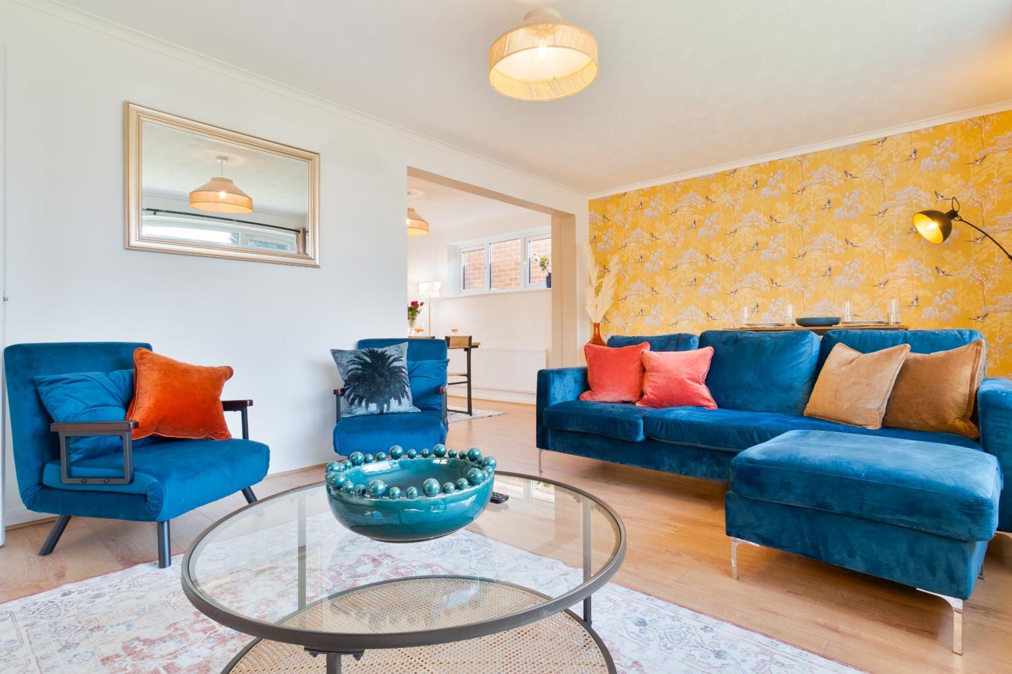 Stylish 4 Bedroom Spacious Retreat With Parking - Sleeps 10 - Families & Contractors Canterbury Dış mekan fotoğraf