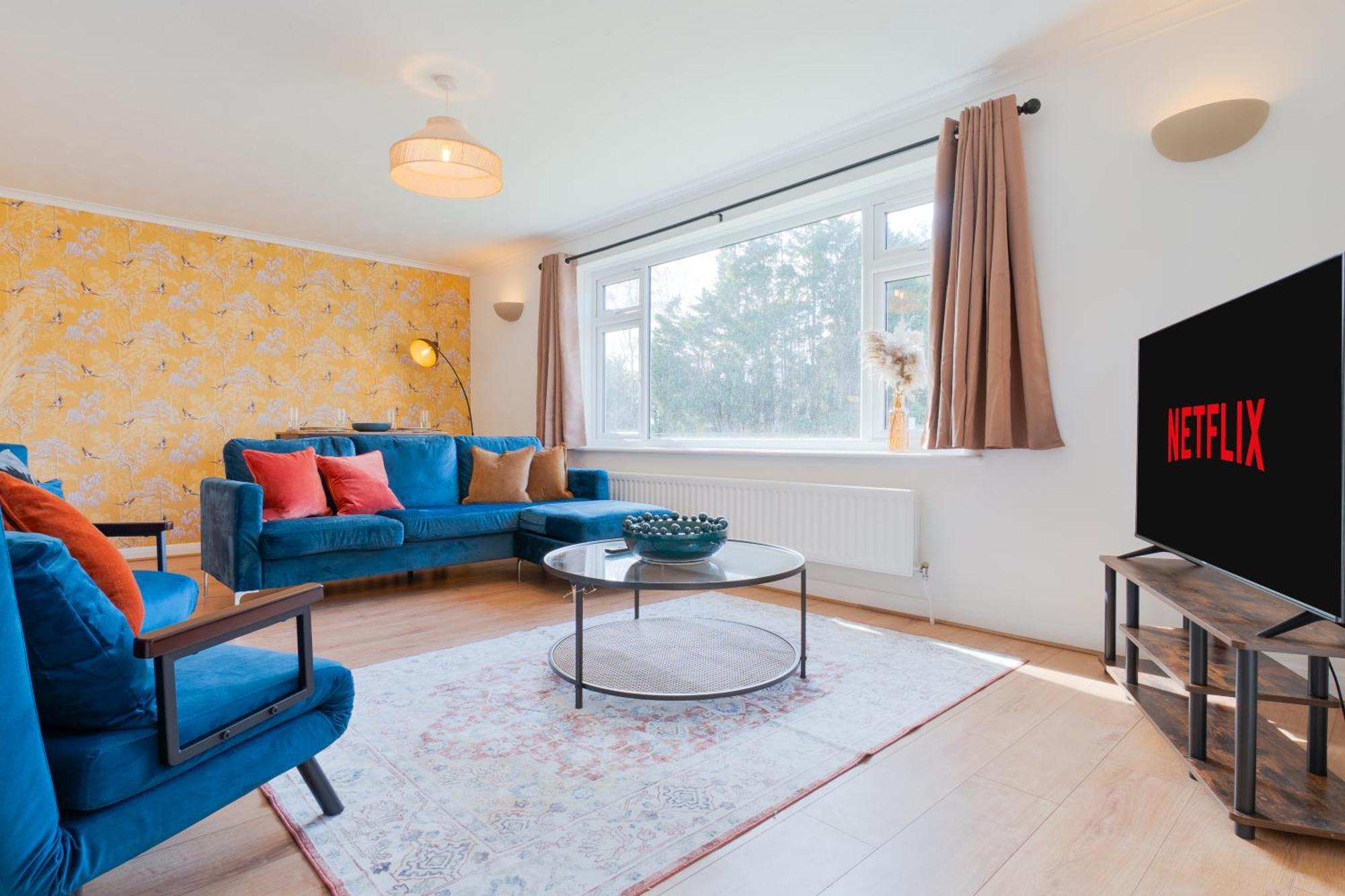 Stylish 4 Bedroom Spacious Retreat With Parking - Sleeps 10 - Families & Contractors Canterbury Dış mekan fotoğraf