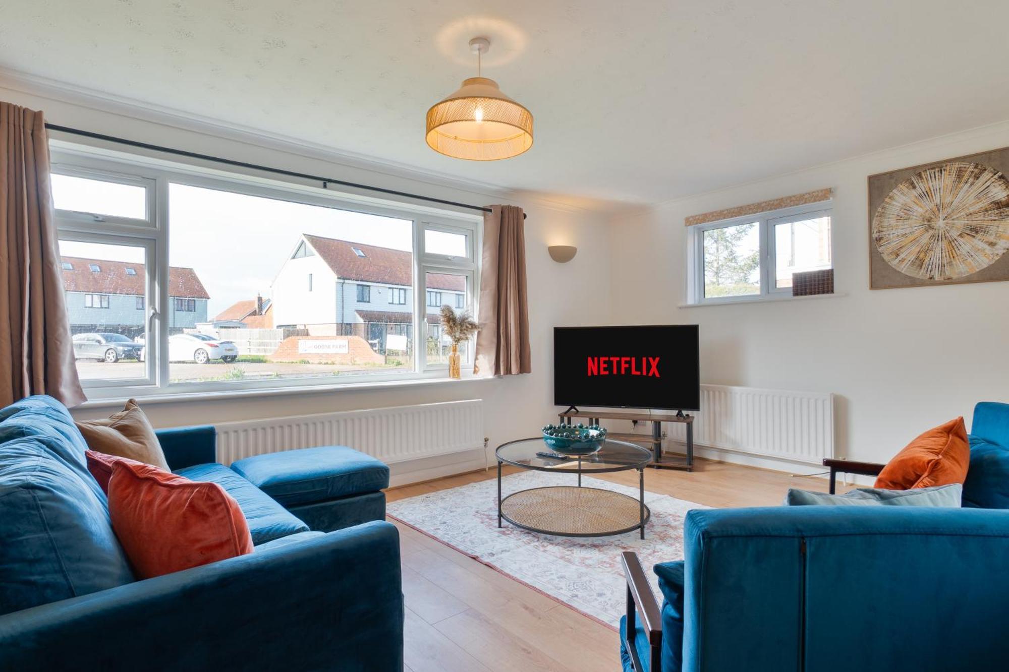 Stylish 4 Bedroom Spacious Retreat With Parking - Sleeps 10 - Families & Contractors Canterbury Dış mekan fotoğraf