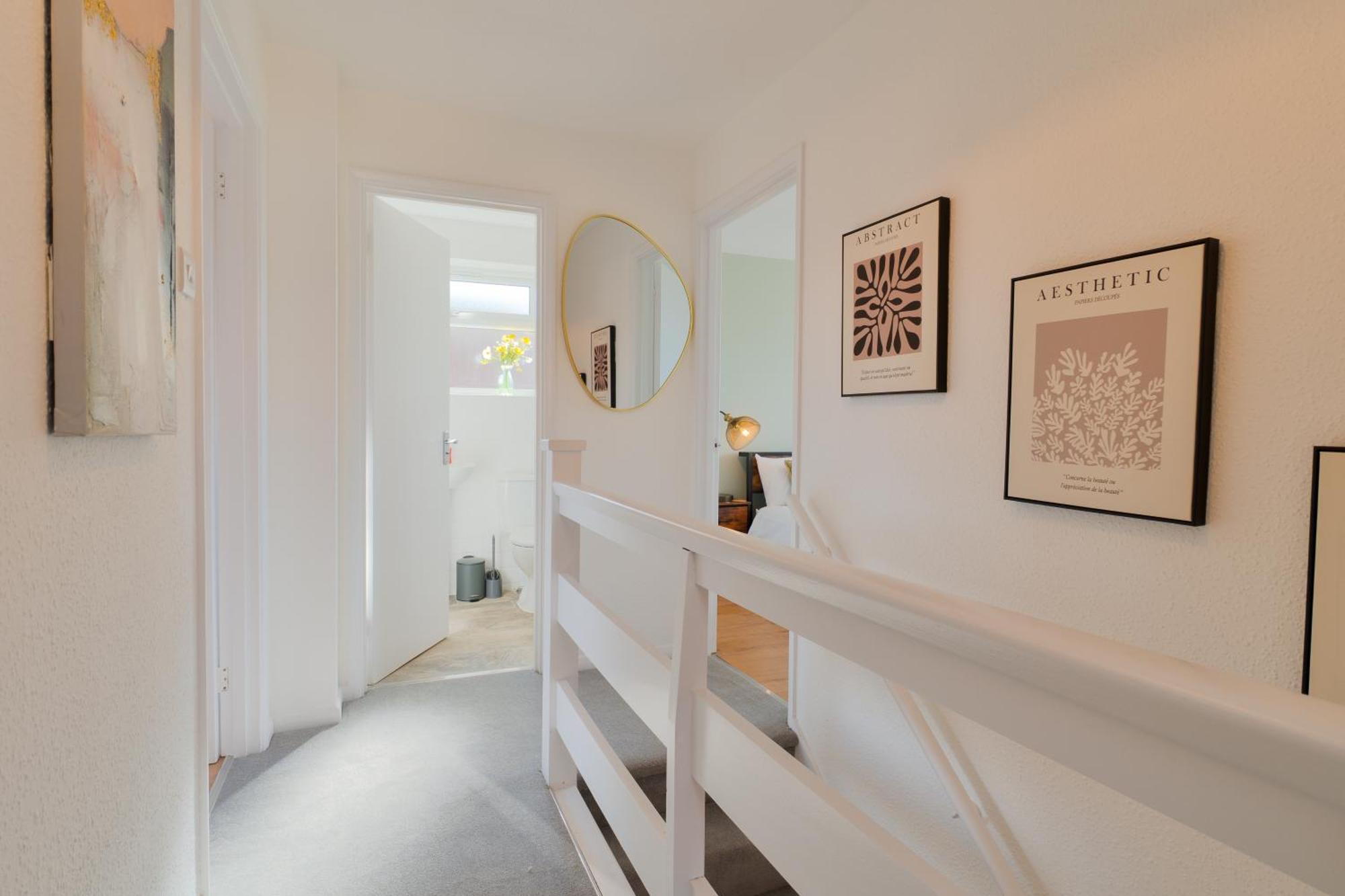 Stylish 4 Bedroom Spacious Retreat With Parking - Sleeps 10 - Families & Contractors Canterbury Dış mekan fotoğraf